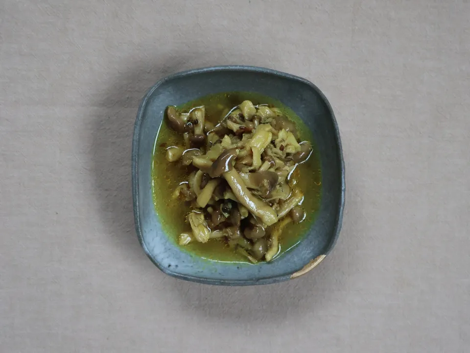 〈カレーと一緒に〉しめじのアチャール