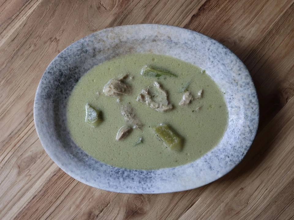 オクラとチキンのグリーンカレー