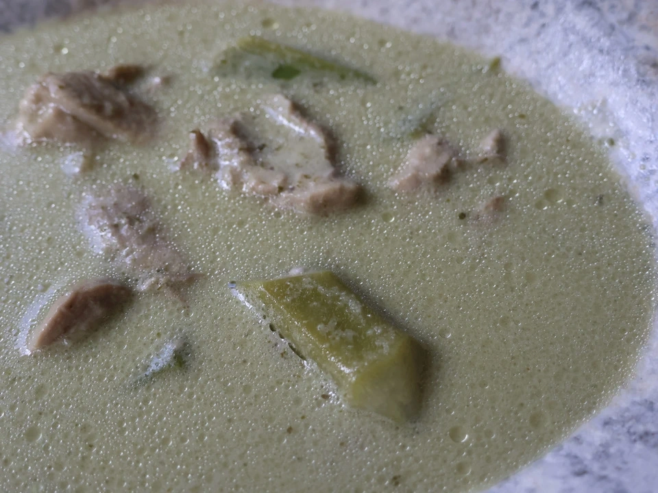 オクラとチキンのグリーンカレー