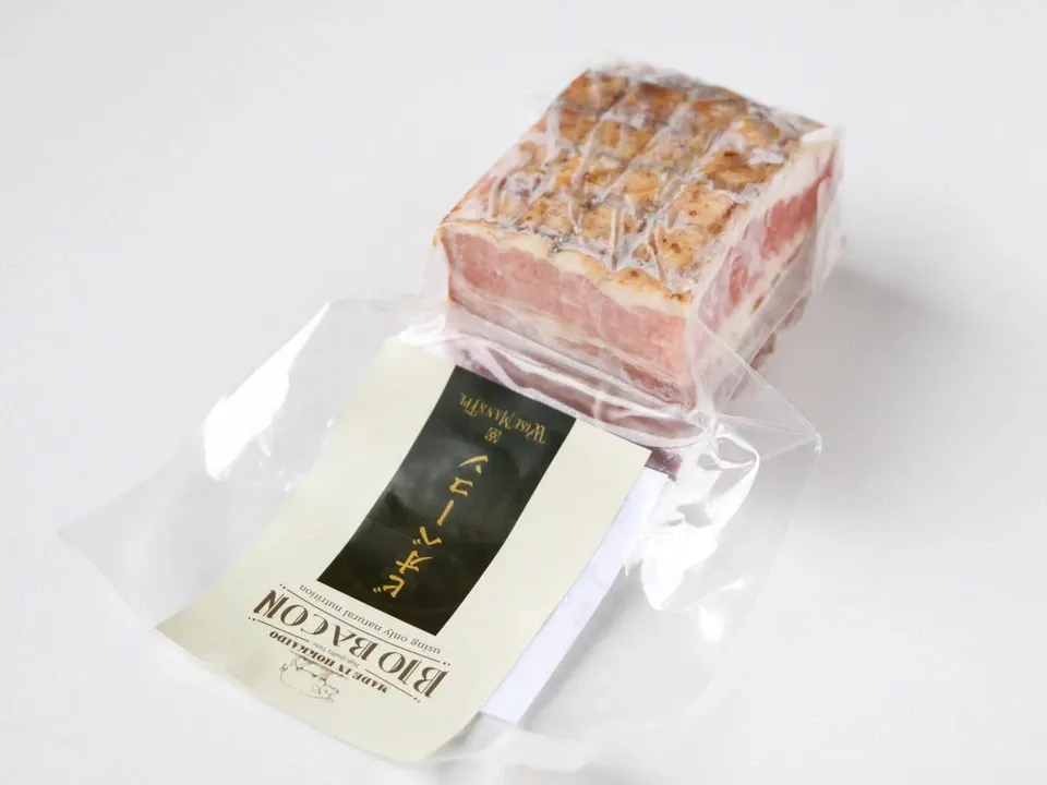 お肉と塩だけ＜BIOベーコン＞独自製法完全無添加・自然放牧フランス産豚・長期熟成天日海塩