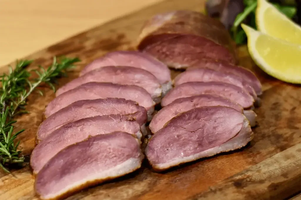 インパクト・ユー！ 鴨肉ページ 独自製法・完全無添加＜燻製鴨＞鴨本来の旨味を楽しめるタイ産鴨肉と