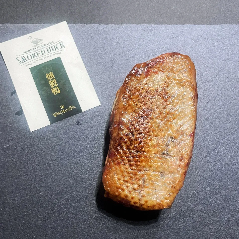 独自製法・完全無添加＜燻製鴨＞鴨本来の旨味を楽しめるタイ産鴨肉と長期熟成天日海塩