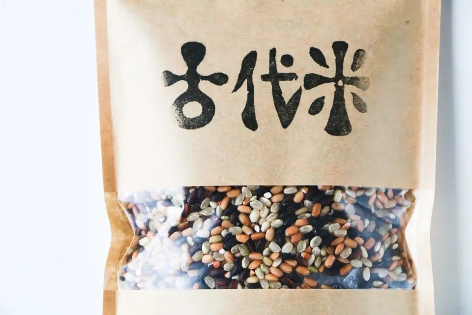 無肥料・農薬不使用の天日干し＜古代米3種ミックス 黒米/赤米/緑米＞鳥取・大山の冬期湛水不耕起で手植え手刈りのお米