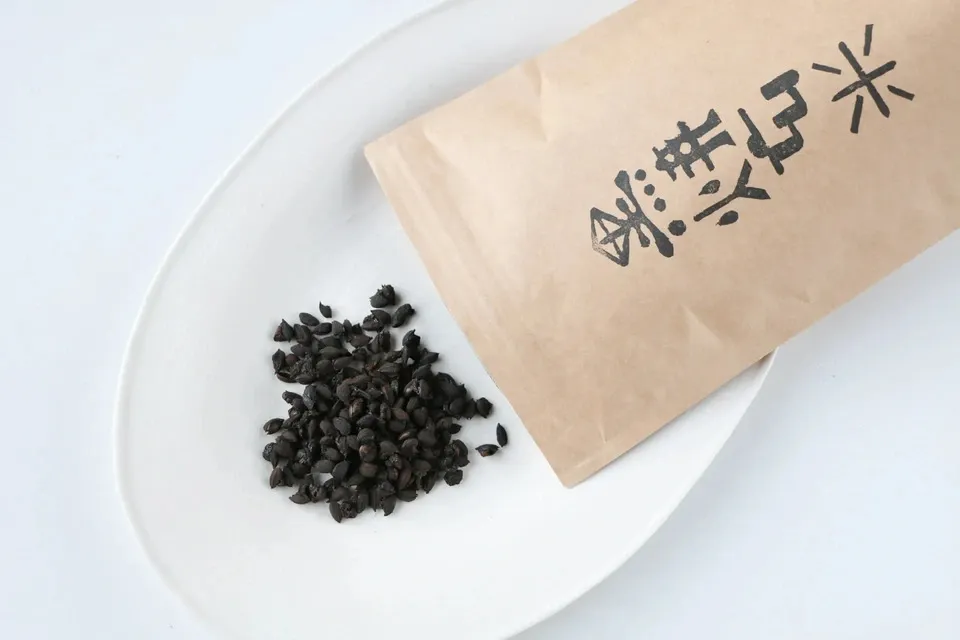 農薬不使用自家栽培米使用<籾付き黒焼玄米>伝統製法で仕上げた土鍋炭火焙煎のお茶を日々の整えに