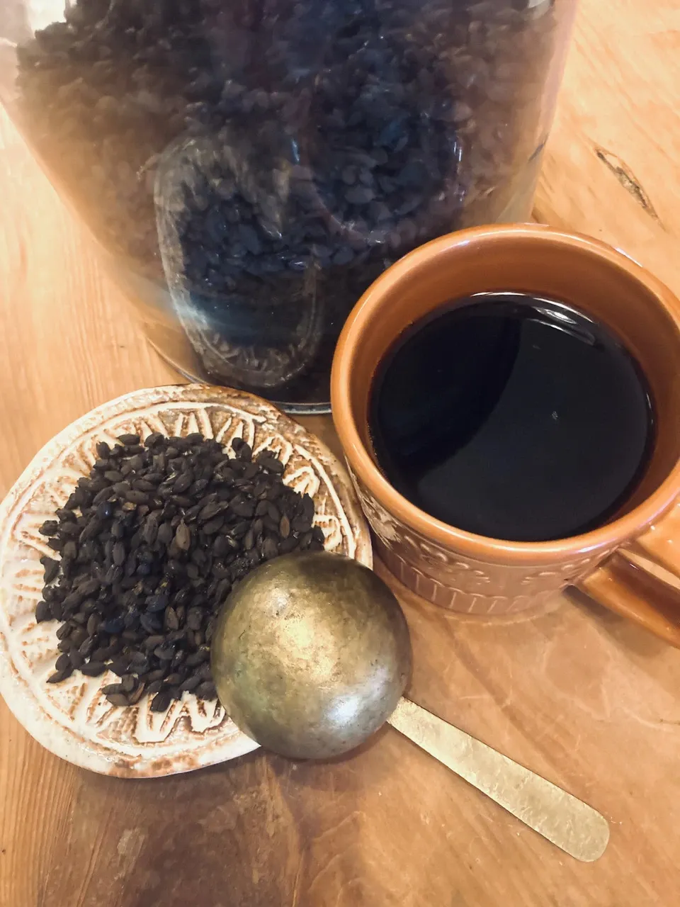 農薬不使用自家栽培米使用<籾付き黒焼玄米>伝統製法で仕上げた土鍋炭火焙煎のお茶を日々の整えに